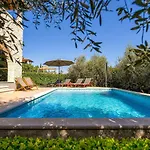 Idyllische Mit Panorama Meerblick, Privatpool, Babybett, Aussendusche, Umgeben Von Oleander Und Oliven Nyaraló Poreč