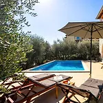 Idyllische Mit Panorama Meerblick, Privatpool, Babybett, Aussendusche, Umgeben Von Oleander Und Oliven Nyaraló