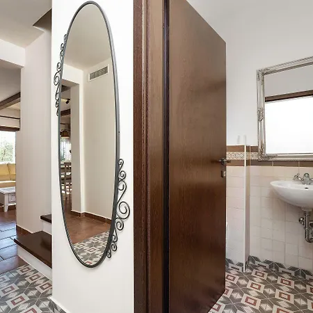 Vakantiehuis Idyllische Mit Panorama Meerblick, Privatpool, Babybett, Aussendusche, Umgeben Von Oleander Und Oliven Poreč