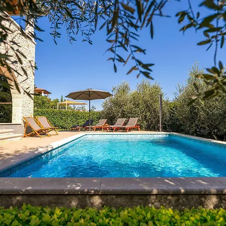 Idyllische Mit Panorama Meerblick, Privatpool, Babybett, Aussendusche, Umgeben Von Oleander Und Oliven Holiday home Porec