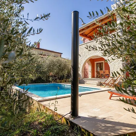 Semesterbostad Idyllische Mit Panorama Meerblick, Privatpool, Babybett, Aussendusche, Umgeben Von Oleander Und Oliven Poreč