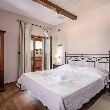 Vakantiehuis Idyllische Mit Panorama Meerblick, Privatpool, Babybett, Aussendusche, Umgeben Von Oleander Und Oliven