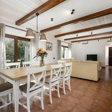 Semesterbostad Idyllische Mit Panorama Meerblick, Privatpool, Babybett, Aussendusche, Umgeben Von Oleander Und Oliven