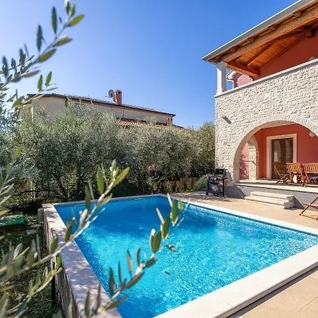 Holiday home Idyllische Mit Panorama Meerblick, Privatpool, Babybett, Aussendusche, Umgeben Von Oleander Und Oliven Porec