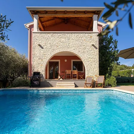 Idyllische Mit Panorama Meerblick, Privatpool, Babybett, Aussendusche, Umgeben Von Oleander Und Oliven Holiday home Porec