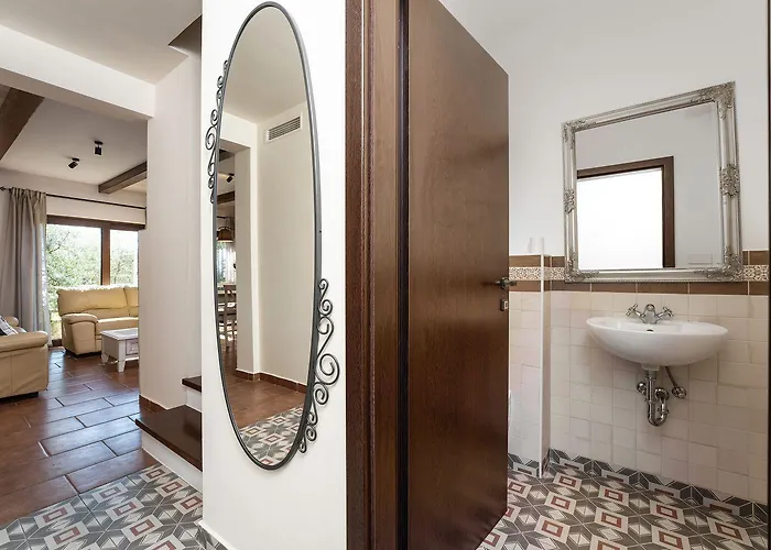 Semesterbostad Idyllische Mit Panorama Meerblick, Privatpool, Babybett, Aussendusche, Umgeben Von Oleander Und Oliven Poreč