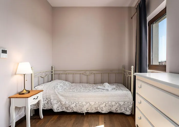 Semesterbostad Idyllische Mit Panorama Meerblick, Privatpool, Babybett, Aussendusche, Umgeben Von Oleander Und Oliven