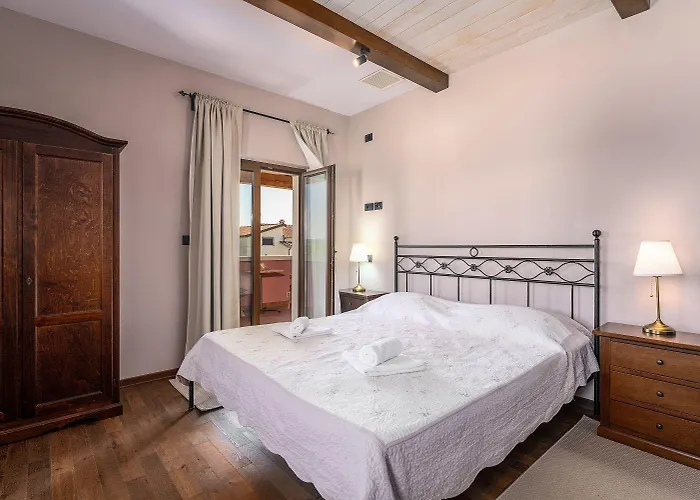 Semesterbostad Idyllische Mit Panorama Meerblick, Privatpool, Babybett, Aussendusche, Umgeben Von Oleander Und Oliven