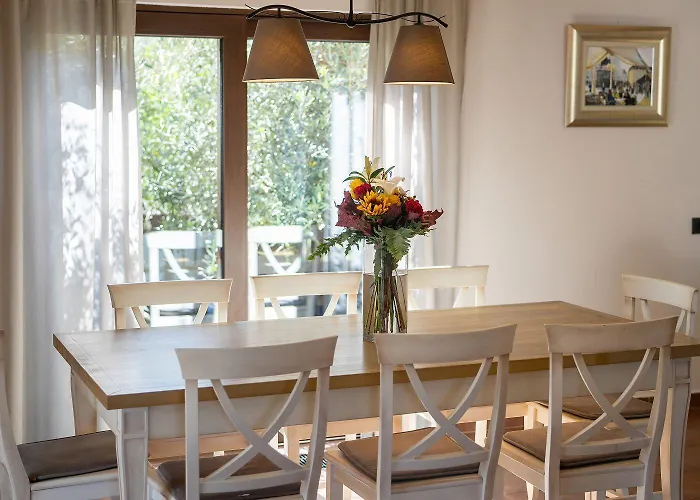 Semesterbostad Idyllische Mit Panorama Meerblick, Privatpool, Babybett, Aussendusche, Umgeben Von Oleander Und Oliven